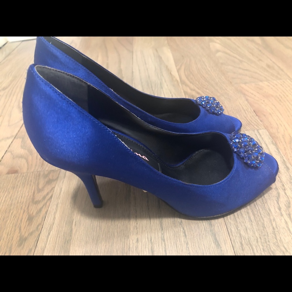 Brand New Nina Stain Blue heels size 6